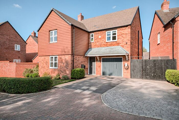 4 Bedroom Detached House For Sale In Rochester Close, Meon Vale, CV37