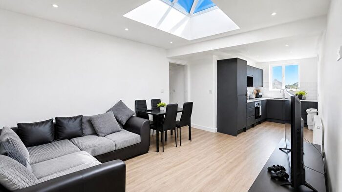 2 Bedroom Flat To Rent In North Road, Lancing, BN15