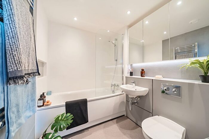 1 Bedroom Flat To Rent In Whitehall, Leeds, LS12