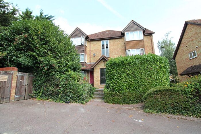 Studio To Rent In Snowdon Drive, London, NW9