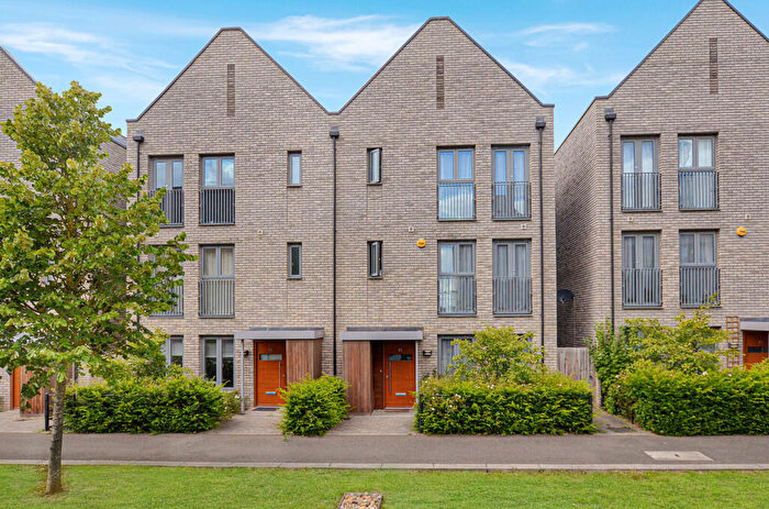 5 Bedroom Semi-Detached House To Rent In Osprey Drive, Trumpington, CB2