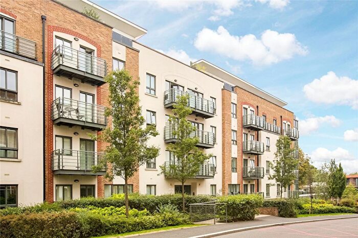 2 Bedroom Flat To Rent In Holford Way, Roehampton, SW15