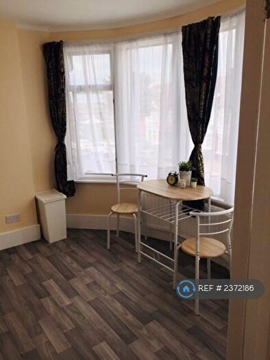 Studio To Rent In Grenoble Gardens, London, N13