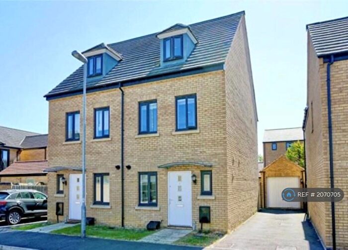 4 Bedroom Semi-Detached House To Rent In Wren Close, St. Ives, PE27