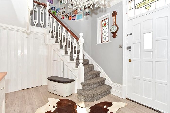 3 Bedroom End Of Terrace House For Sale In Penhale Road, Portsmouth, Hampshire, PO1