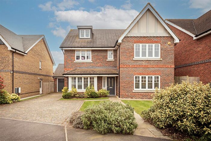6 Bedroom Detached House For Sale In Westminster Fields, Harpenden, AL5
