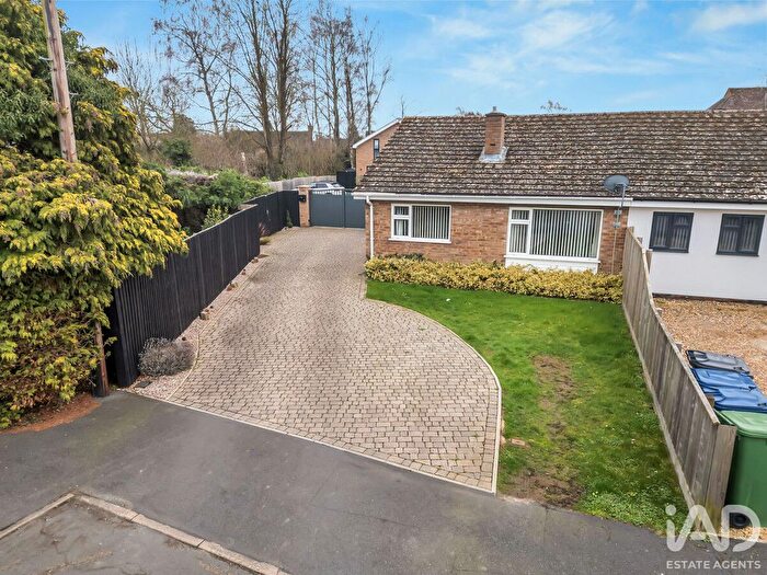 2 Bedroom Bungalow For Sale In Ellis Close, Cottenham, Cambridgeshire, CB24