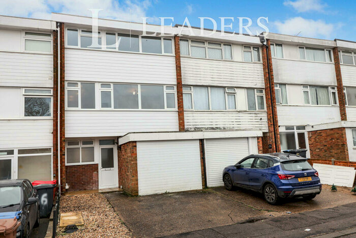 6 Bedroom Terraced House To Rent In Wood Close, AL10