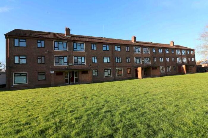 2 Bedroom Flat To Rent In Berrylands Road, Wirral, CH46