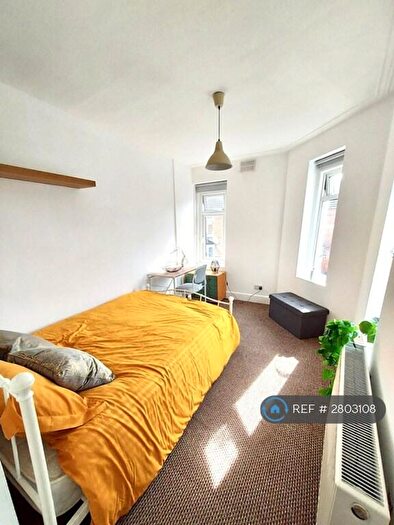 3 Bedroom Flat To Rent In Milton Road, Southampton, SO15