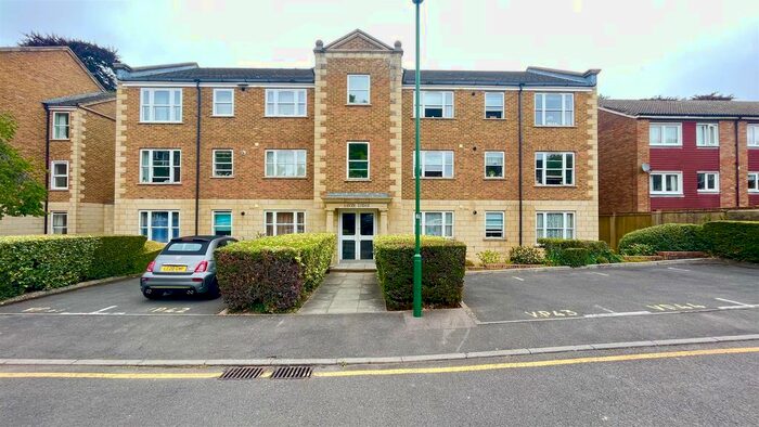 1 Bedroom Flat To Rent In Walnut Mews, Sutton, SM2