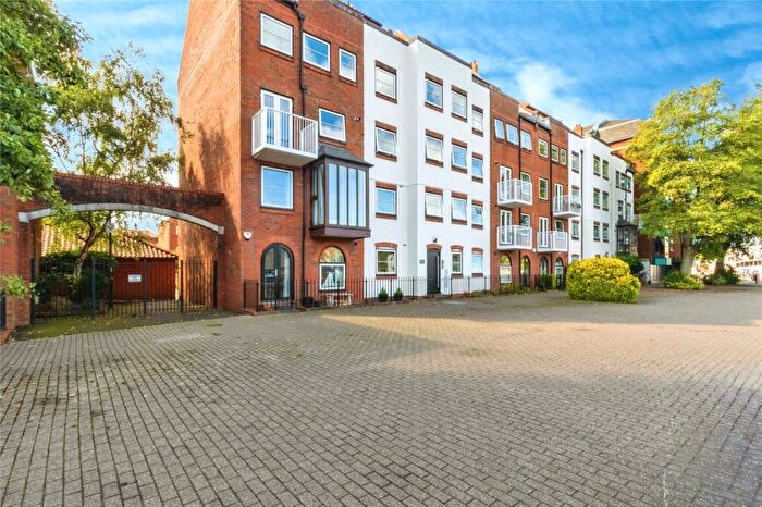 3 Bedroom Apartment To Rent In Merrick Court, Bristol, BS1