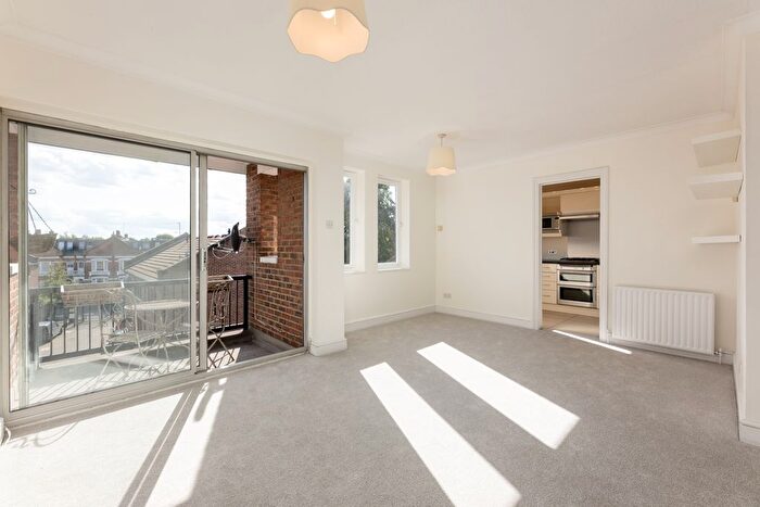 2 Bedroom Flat To Rent In Cheryls Close, London, SW6