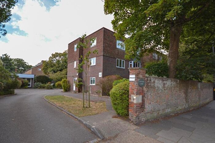 2 Bedroom Flat To Rent In Eastgate Court, The Hornet, Chichester, PO19