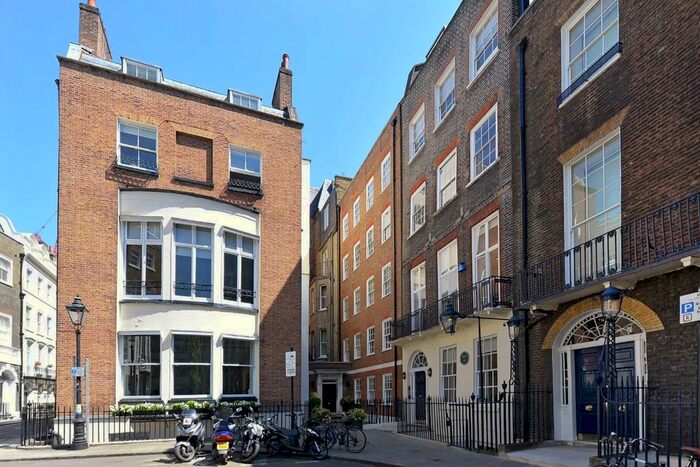 2 Bedroom Flat To Rent In Marlborough Road, St. James's Palace, London, SW1A