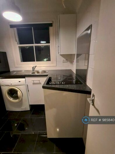 Studio To Rent In Whittington Road, London, N22