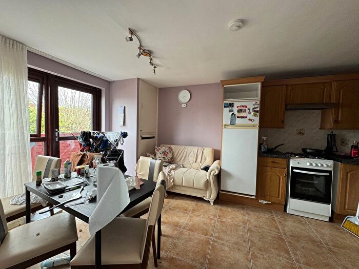 3 Bedroom Flat To Rent In Sturmer Way, Caledonian Road, London, N7