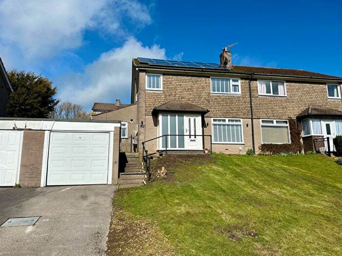 4 Bedroom Semi-detached House For Sale In Alsfeld Way, New Mills, High Peak, SK22