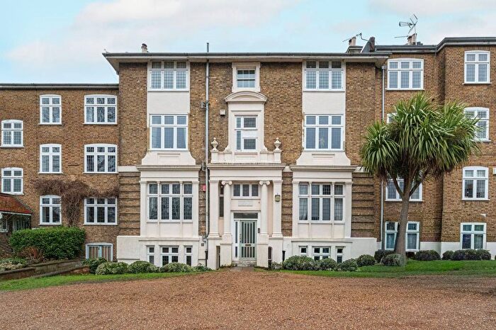 3 Bedroom Flat To Rent In Dartmouth Road, Forest Hill, London, SE26