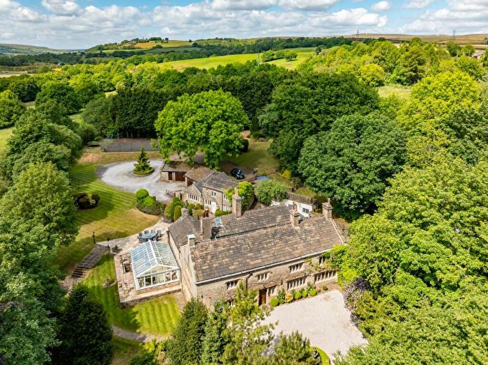 6 Bedroom Detached House To Rent In Baldingstone, Bury, BL9