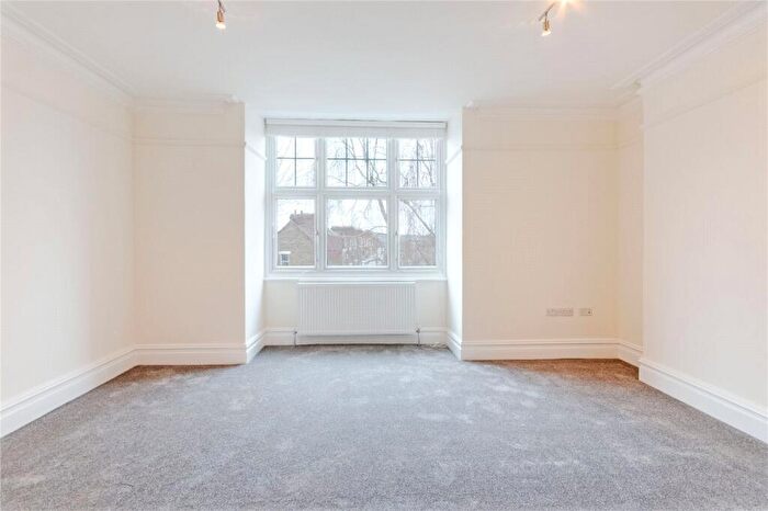 3 Bedroom Flat To Rent In Callcott Road, Kilburn, NW6