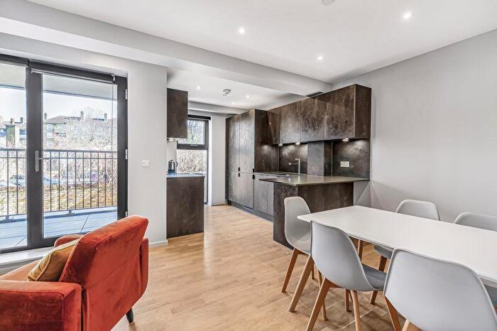 2 Bedroom Flat To Rent In Mowlem Street, London, E2