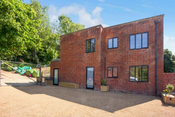 2 Bedroom Flat To Rent In Rosemary Lane, Wadhurst, TN5