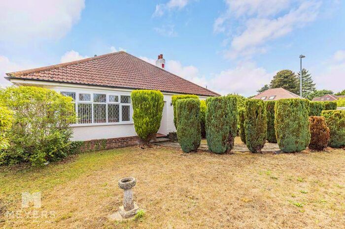 4 Bedroom Detached Bungalow To Rent In River Way, Christchurch, BH23