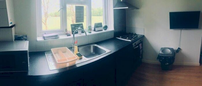 4 Bedroom Flat To Rent In Wycliffe Road, South Wimbledon, SW19