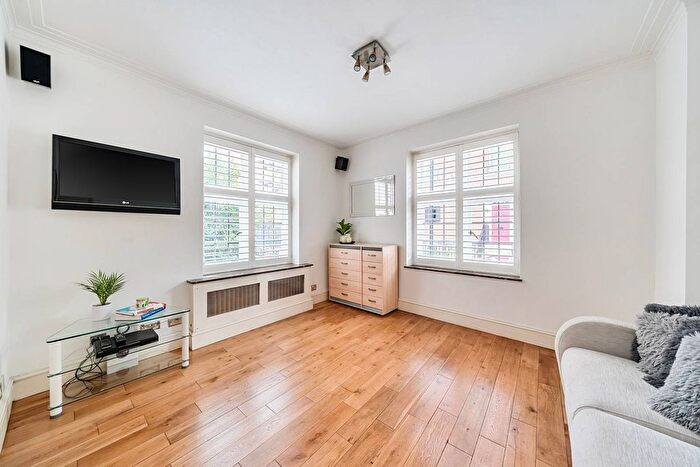 Studio For Sale In Weymouth Street, Marylebone, London, W1G