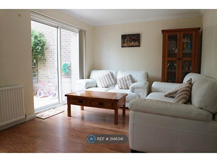 3 Bedroom Semi-Detached House To Rent In Durand Road, Earley, Reading, RG6