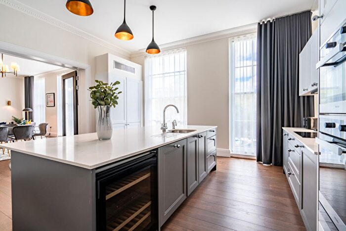 2 Bedroom Flat For Sale In Lincoln's Inn Fields, London, WC2A
