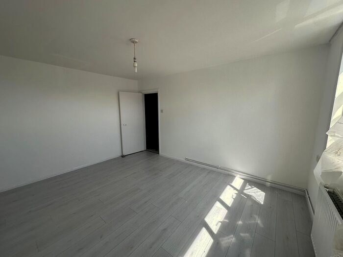 1 Bedroom Flat To Rent In Haselbury Road, Edmonton, N9