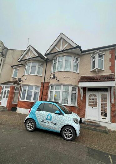3 Bedroom End Of Terrace House To Rent In Marlborough Road, London, E18