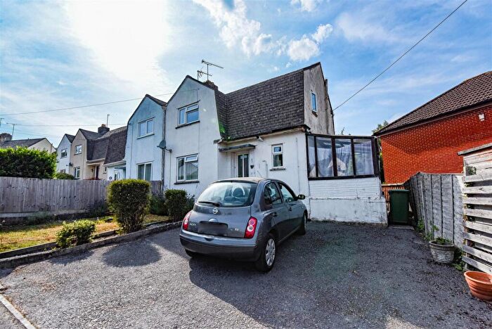 3 Bedroom Semi-Detached House For Sale In Cambridge Avenue, Dursley, GL11