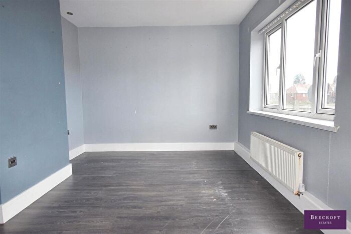 3 Bedroom Semi-Detached House For Sale In Whinside Crescent, Thurnscoe, Rotherham, S63