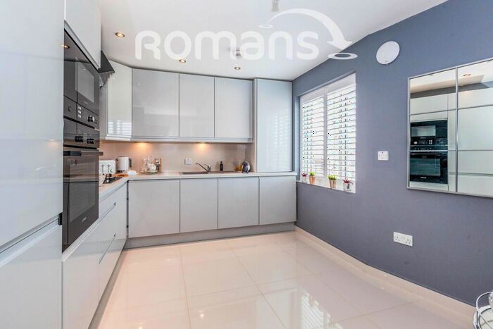 1 Bedroom Apartment To Rent In Duncansby House, Strattfield Road, Slough, SL1