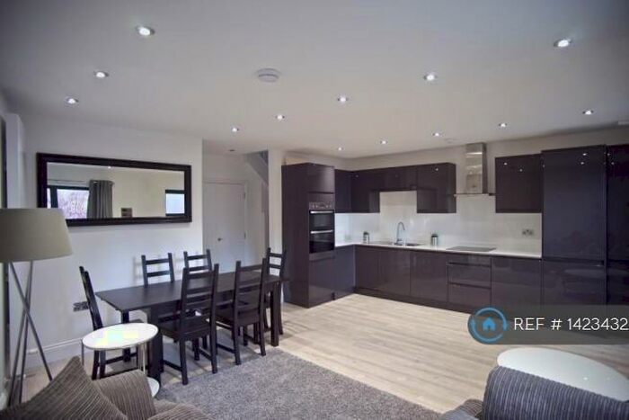 2 Bedroom Semi-Detached House To Rent In Spa Road, London, SE16