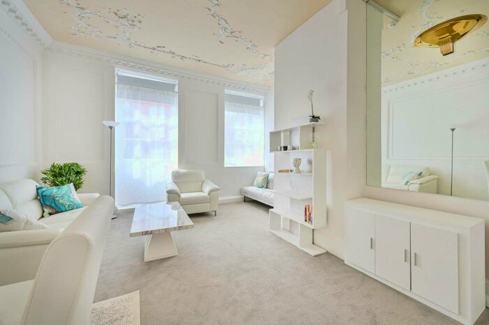 1 Bedroom Flat To Rent In High Street, Godalming, GU7