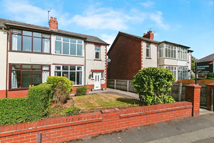 3 Bedroom Semi-detached House For Sale In Balcarres Road, Leyland, Lancashire, PR25