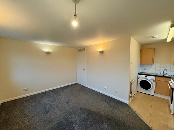 1 Bedroom Apartment To Rent In Avenue Road, Penge, SE20