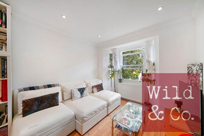 3 Bedroom Duplex For Sale In Brookfield Road, , Victoria Park, Hackney, E9 - Photo 10