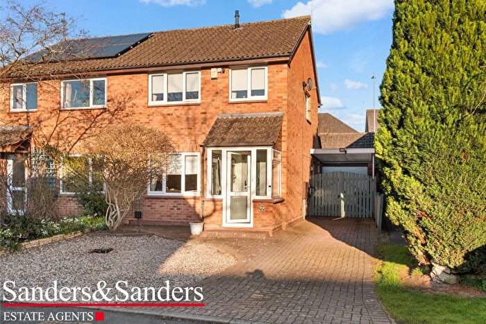 3 Bedroom Semi-Detached House For Sale In Horton Close, Alcester, B49