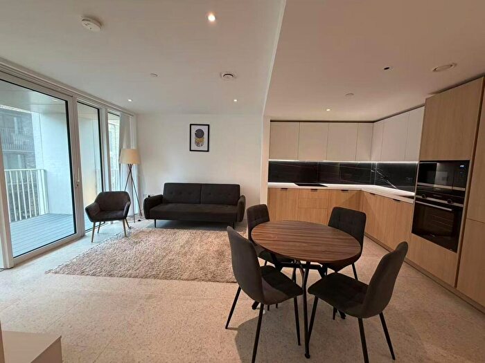 2 Bedroom Flat For Sale In Cendal Crescent, London, E1