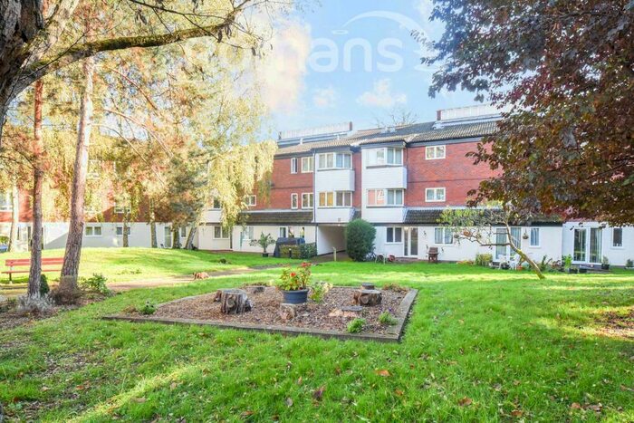 1 Bedroom Apartment To Rent In Mount Lane, RG12