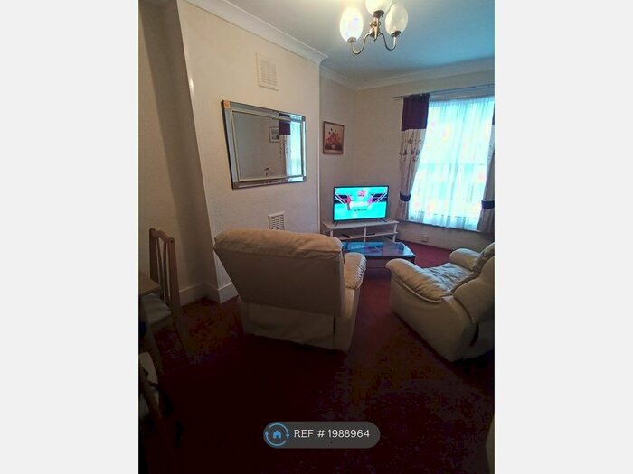 1 Bedroom Flat To Rent In Second Floor, Highbury, N5