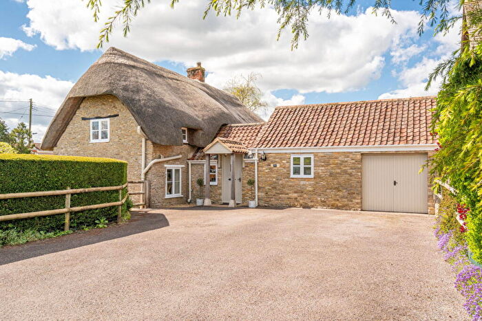 4 Bedroom Detached House For Sale In Sutton Benger, Chippenham, SN15