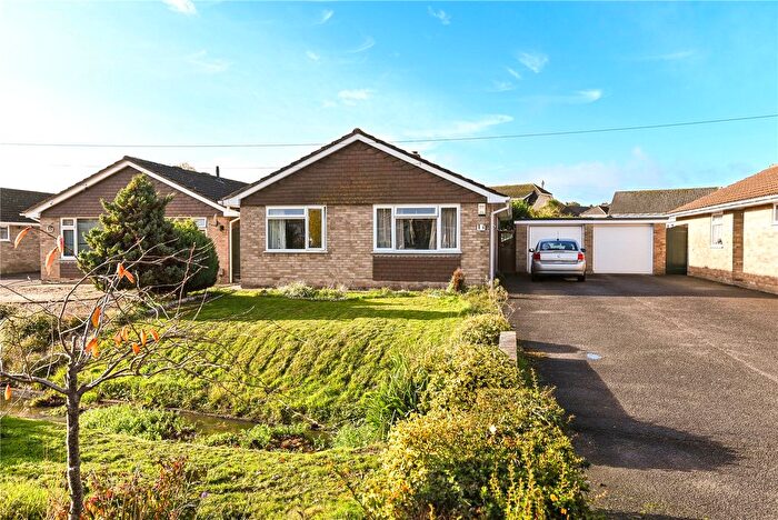2 Bedroom Bungalow For Sale In Oak Road, New Milton, Hampshire, BH25