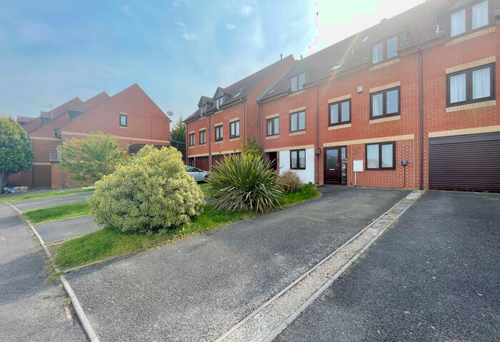 4 Bedroom Town House To Rent In Sixpenny Close, Poole, Dorset, BH12