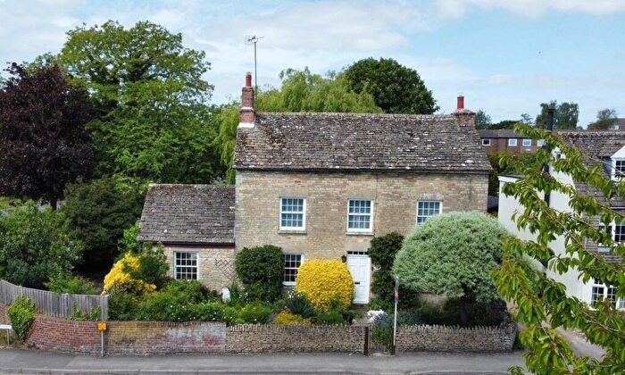 4 Bedroom Detached House For Sale In High Street, Cricklade, Swindon, Wiltshire, SN6
